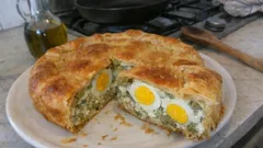 Torta pasqualina ai carciofi: brisé all’olio e uova intere, perfetta da preparare in anticipo