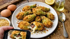 Fiori di zucca ripieni in friggitrice ad aria: croccanti fuori e filanti dentro