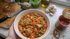 Riso con carciofi e piselli al pomodoro: il primo di primavera semplice e sempre riuscito