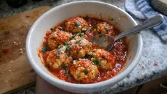 Polpette di ricotta al pomodoro: morbide, leggere e pronte in 10 minuti