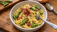 Carbonara di asparagi: la variante di stagione cremosa (senza panna)