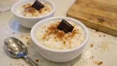 Crema di riso al latte, cannella e vaniglia: il dolce al cucchiaio che viene sempre cremoso