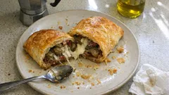 Strudel salato carciofi e speck: croccante fuori, filante dentro in 30 minuti