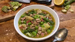 Garmugia toscana: la zuppa primaverile con carciofi, asparagi e legumi