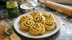 Girelle al pesto in friggitrice ad aria: soffici, dorate e pronte in meno di 20 minuti