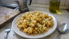 Fiori di acacia fritti: la pastella fredda che li rende leggeri e croccanti