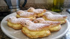 Colombine di pasta sfoglia con crema pasticcera: il dolcetto di Pasqua che fa scena